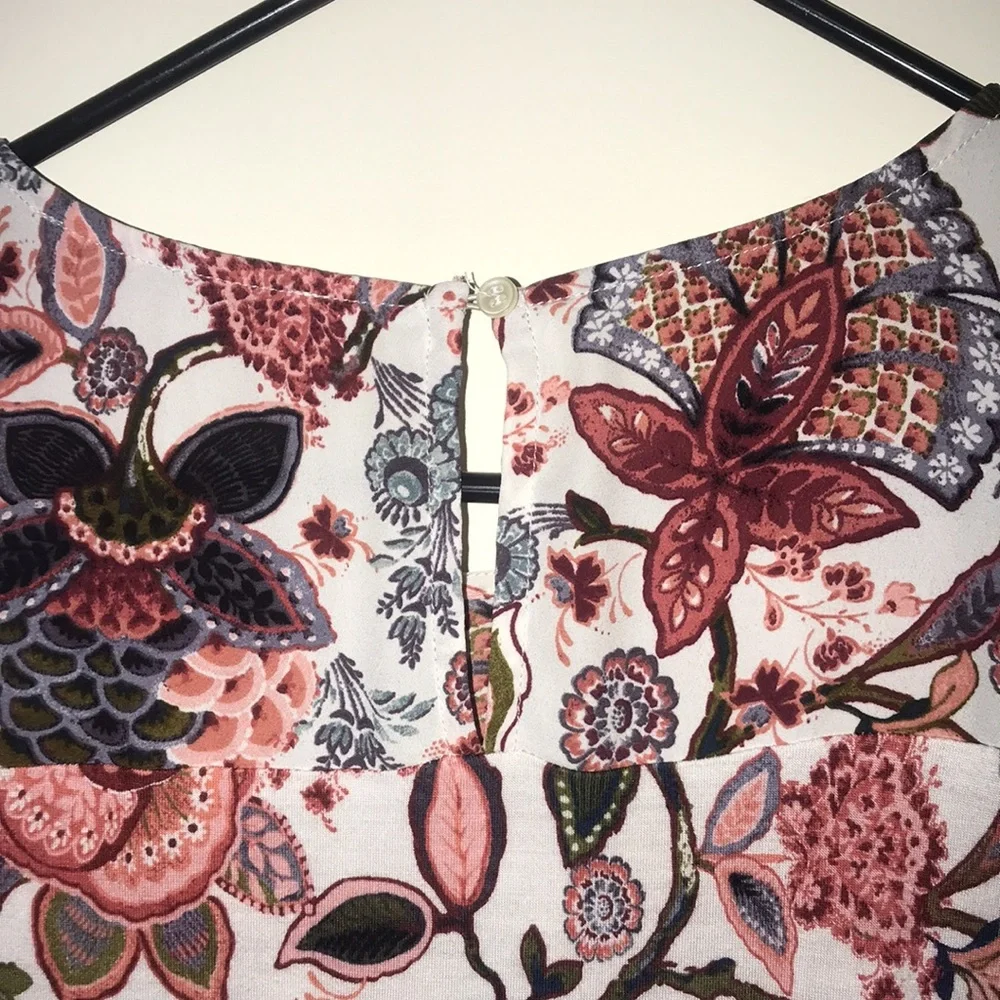 Loft Brand Short Sleeve Floral Shirt Size Small - Picture 5 of 5